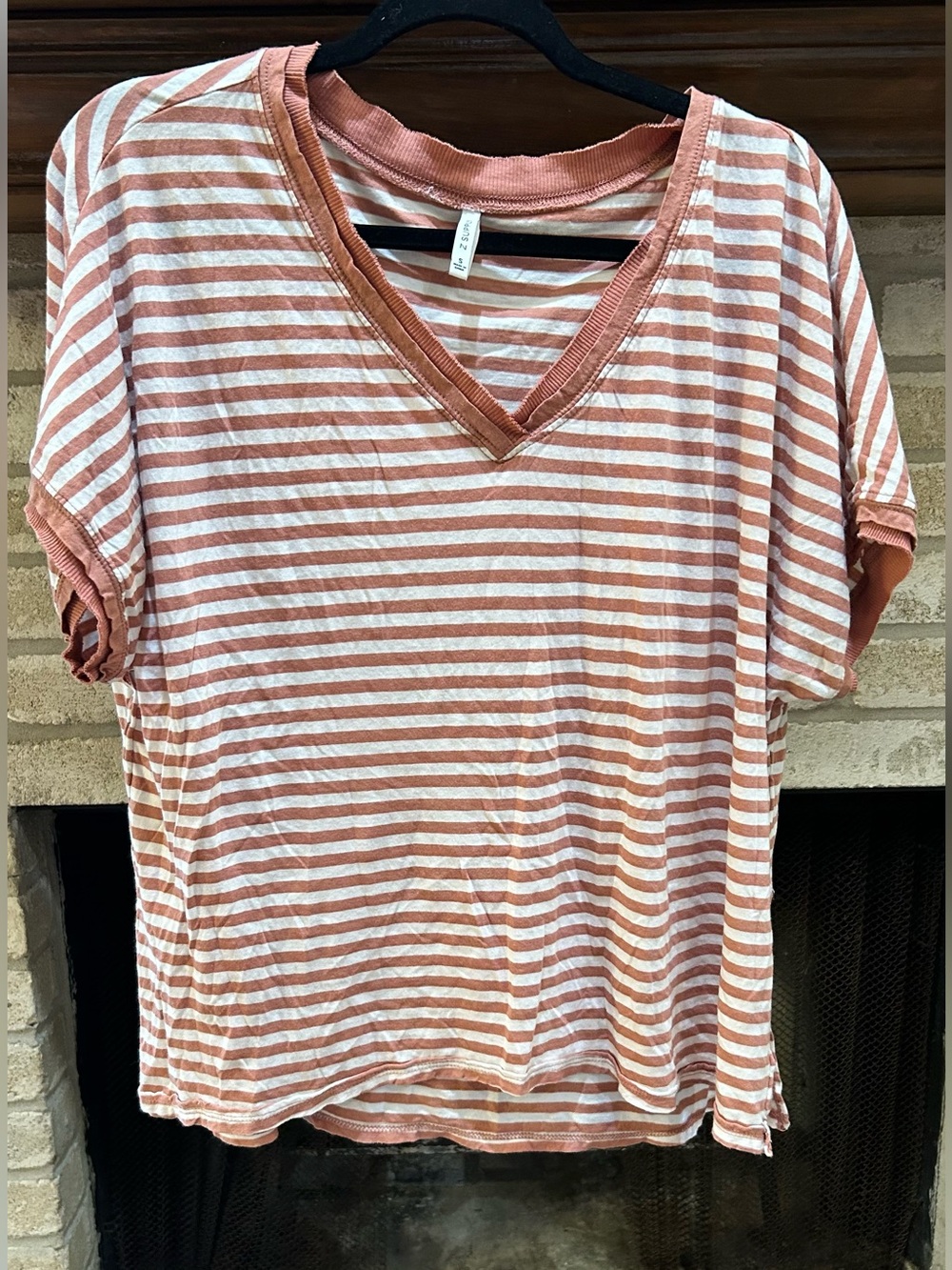 Z Supply Dusty Rose & White Striped V-Neck Short Sleeve Tee EUC